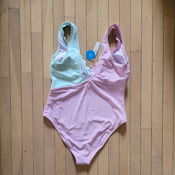 🔥CLEARANCE🔥 NWT Scalloped One Piece Bathing Suit - Picture 2 of 6
